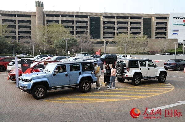 北汽南非進行新車展示和試駕。人民網(wǎng) 劉暢攝