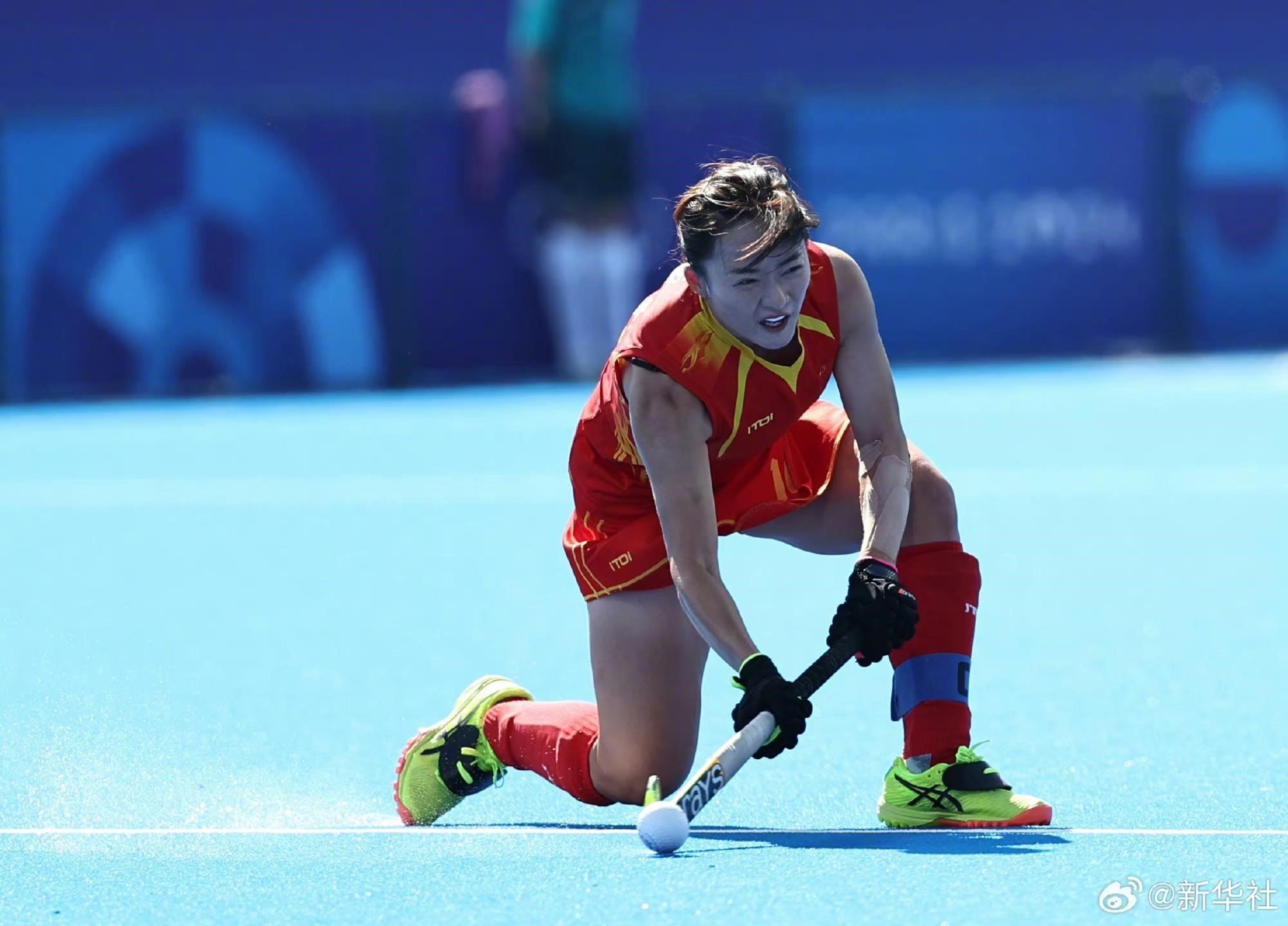 巴黎奧運(yùn)會(huì)上，中國(guó)女子曲棍球隊(duì)在賽場(chǎng)揮灑汗水