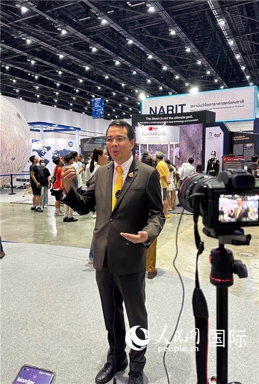 泰國國家天文研究所所長薩蘭接受采訪。人民網(wǎng)記者簡承淵攝