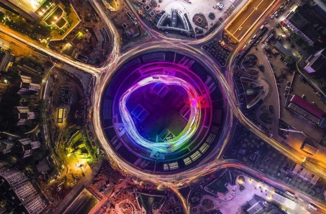 △武漢光谷正發(fā)展成為全國(guó)最大的光電子信息產(chǎn)業(yè)集群。