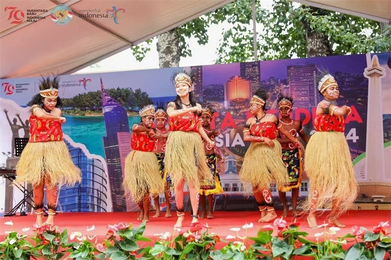 印尼在華留學(xué)生表演民族特色舞蹈。