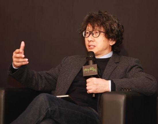 在學(xué)術(shù)論壇上發(fā)言的朱銳。（受訪(fǎng)者供圖）