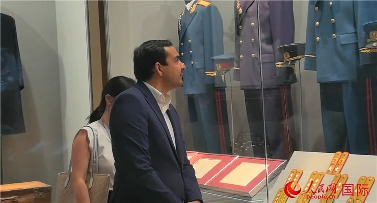 毛里求斯民議會(huì)議長(zhǎng)阿德里安·夏爾·杜瓦爾參觀(guān)中國(guó)共產(chǎn)黨歷史展覽館。人民網(wǎng) 鐘文興攝