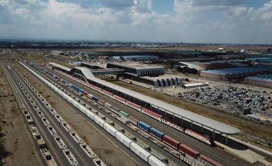 這是2023年9月在肯尼亞首都內(nèi)羅畢拍攝的蒙內(nèi)鐵路內(nèi)羅畢站（無人機照片）。新華社記者 韓旭 攝