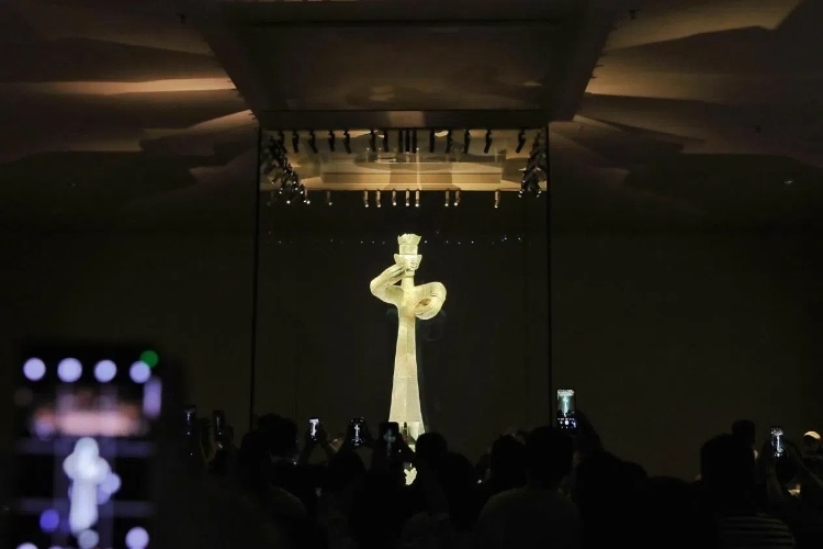 8月31日，亞洲媒體考察團(tuán)參訪三星堆博物館?！吨袊?guó)經(jīng)濟(jì)周刊》記者肖翊攝