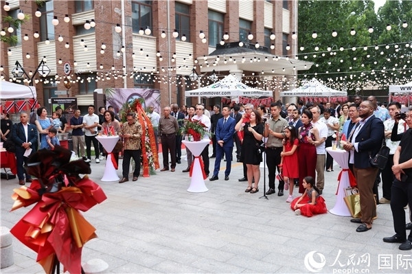 特立尼達和多巴哥駐華使館在其館內(nèi)慶祝特多獨立62周年。人民網(wǎng)記者 趙益普攝