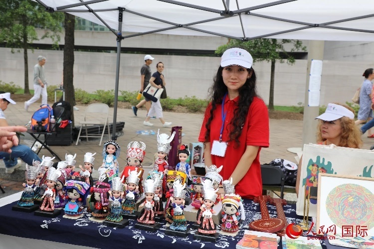 在今年活動(dòng)上，貴州代表團(tuán)設(shè)立的貴州非遺文化、“村BA”文創(chuàng)、貴州茶文化等展區(qū)。人民網(wǎng)記者 李志偉攝