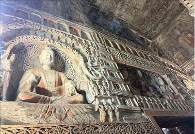 云岡石窟一角。人民網(wǎng) 曹欣悅攝