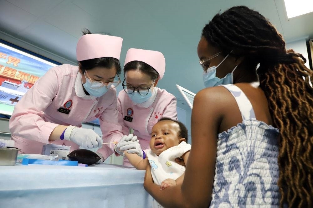 2024年8月12日，中國海軍“和平方舟”號醫(yī)院船在莫桑比克馬普托開展醫(yī)療服務(wù)。