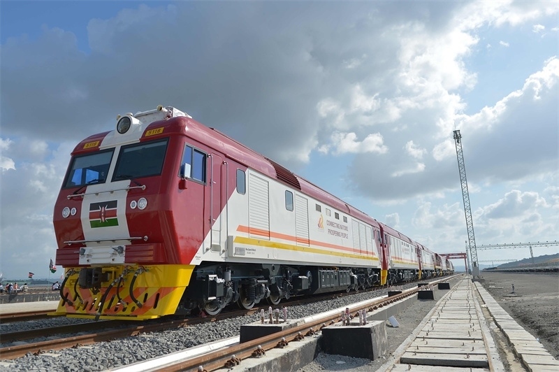 當(dāng)?shù)貢r(shí)間2017年5月30日，肯尼亞蒙巴薩，連接肯尼亞港口城市蒙巴薩和首都內(nèi)羅畢的蒙內(nèi)鐵路正式竣工通車。