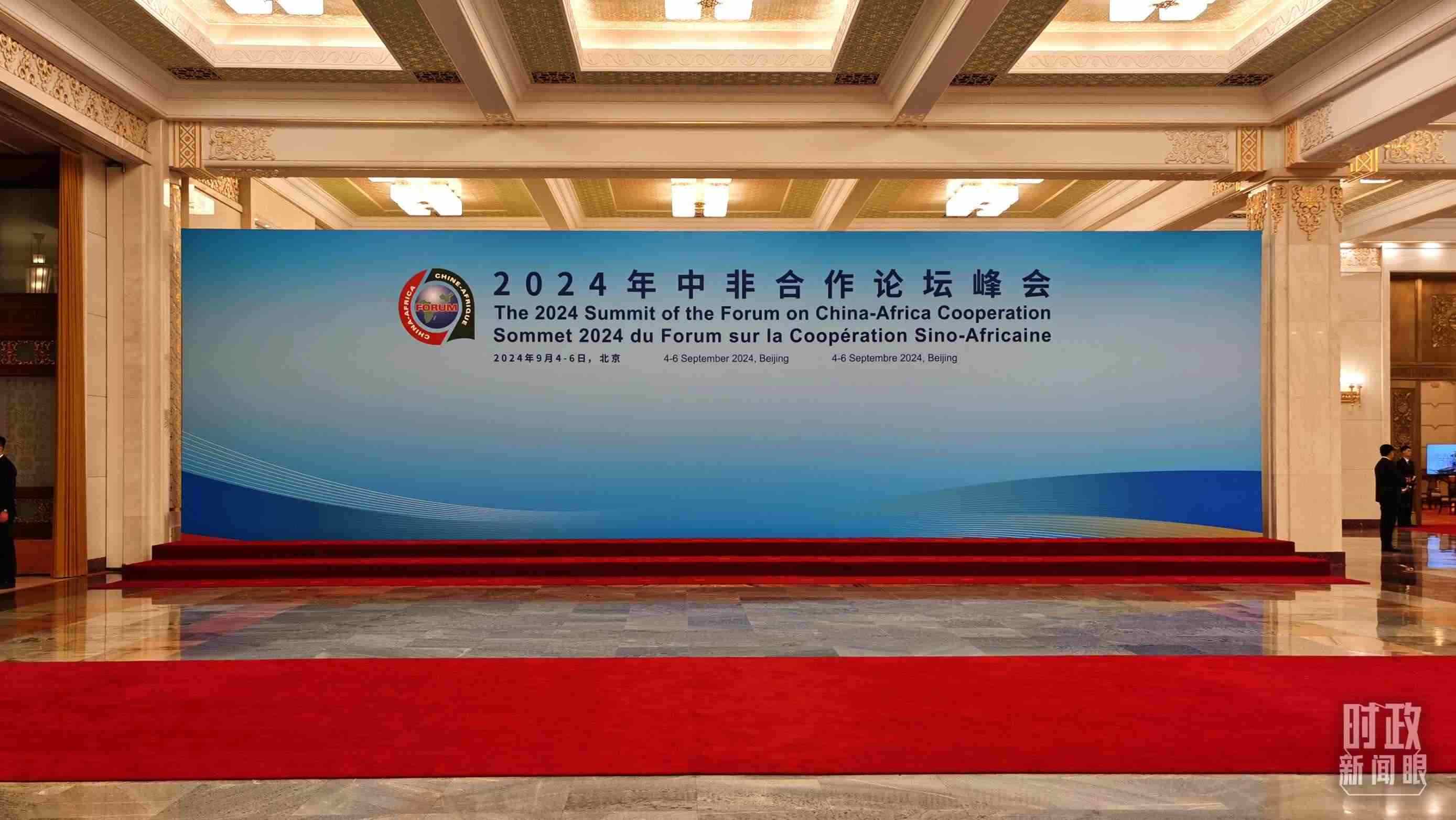  △開幕式前，與會領(lǐng)導(dǎo)人在這里集體合影。（總臺央視記者郭鴻拍攝）