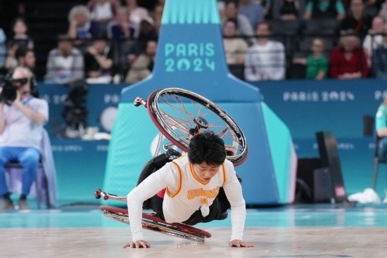 巴黎殘奧會｜“撞車、摔倒，我們都習慣了”