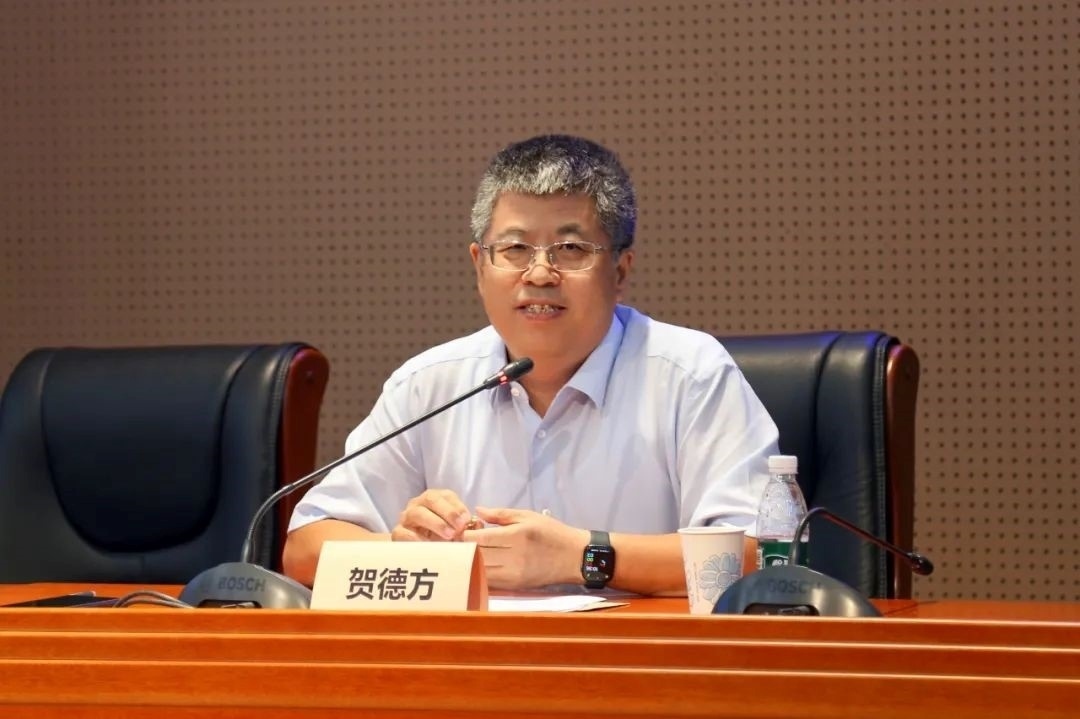 國務院參事、科技部原副秘書長、中國科技評估與成果管理研究會理事長賀德方致辭。主辦方供圖