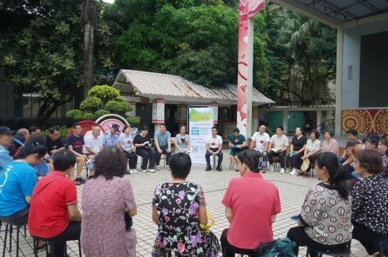  南寧市青秀區(qū)新竹社區(qū)召開“竹聲傾談”民情懇談會。（李抒蓉 攝）