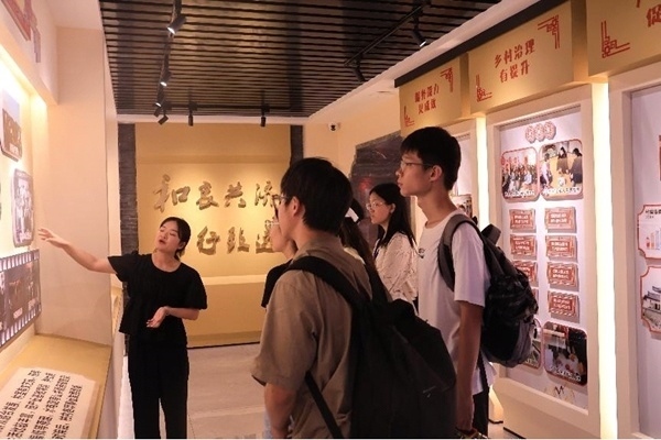 中央民族大學(xué)與中國(guó)人民大學(xué)聯(lián)合開展“大國(guó)邊疆”實(shí)踐調(diào)研活動(dòng)。校方供圖