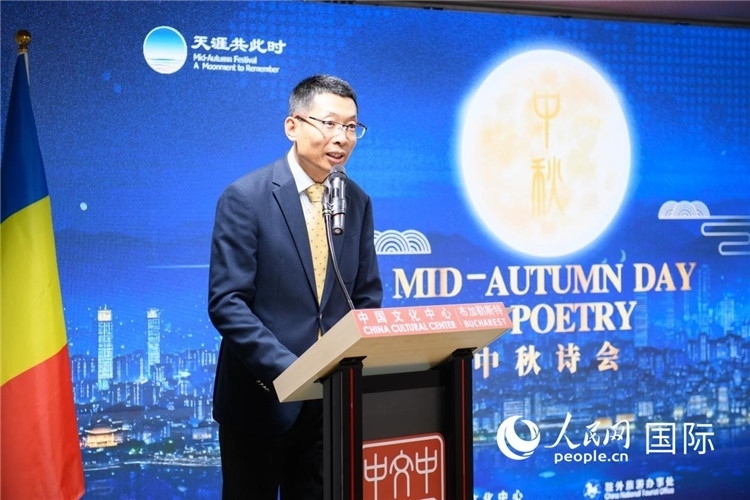 布加勒斯特中國文化中心主任徐寧波致辭。傅永山攝
