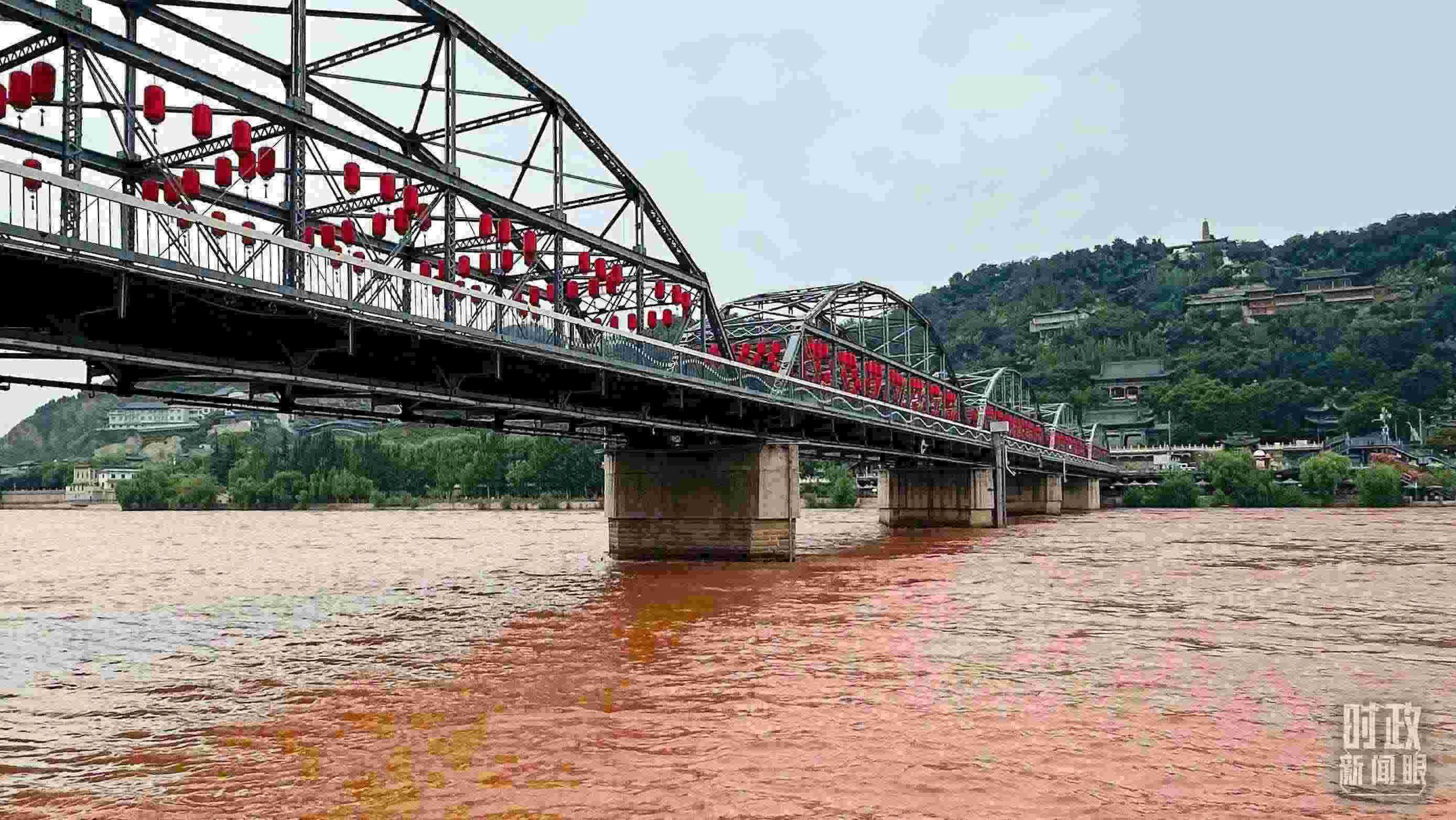 △黃河蘭州中山橋段。（總臺(tái)央視記者范一鳴拍攝）