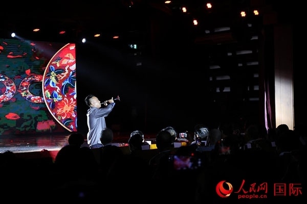 演出現(xiàn)場(chǎng)，演員帶來嗩吶獨(dú)奏《看秧歌》。人民網(wǎng)記者 楊一攝