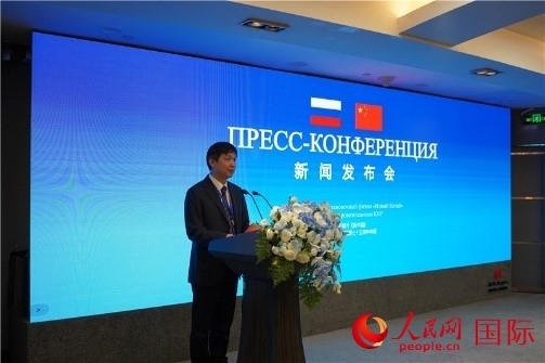 中共吉安市委宣傳部部長(zhǎng)李瑞峰在《新中國(guó)》新聞發(fā)布會(huì)上致辭。人民網(wǎng) 褚夢(mèng)琦攝