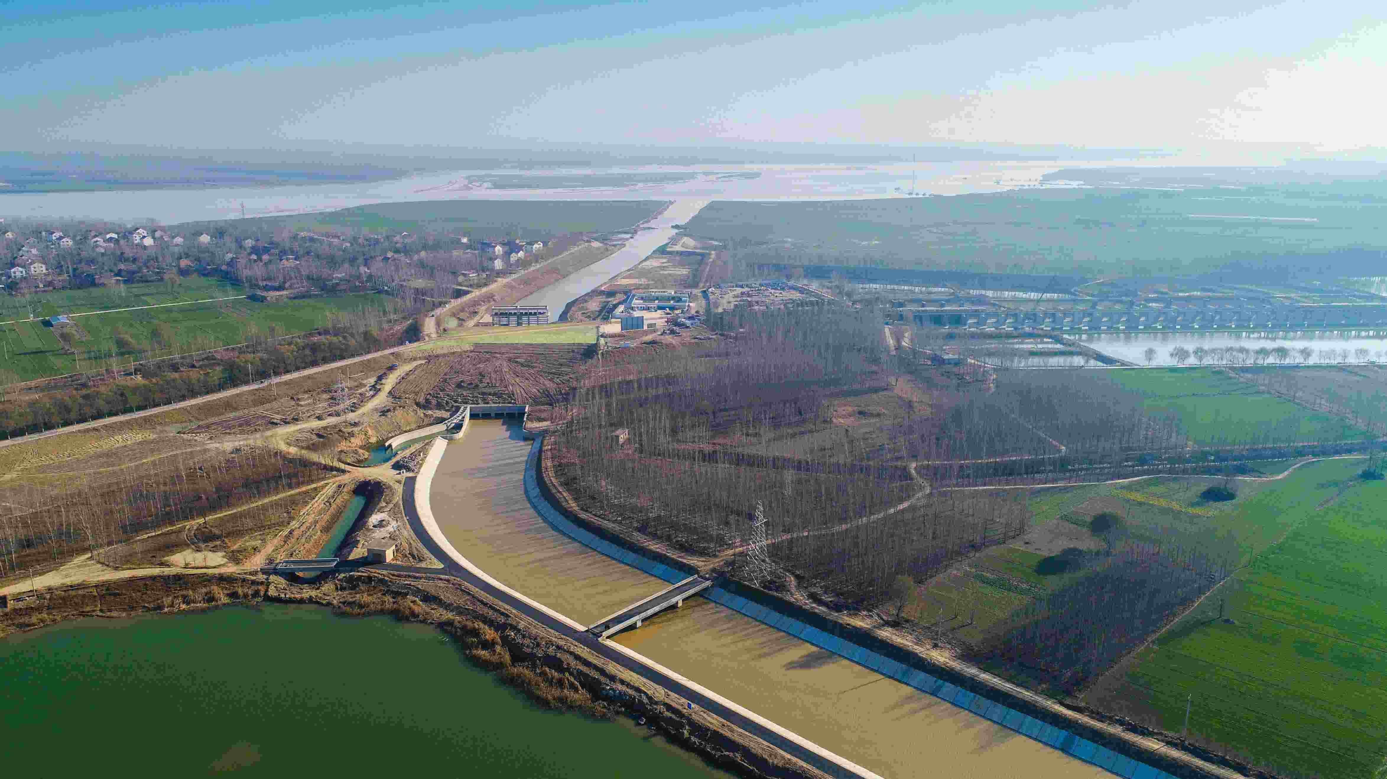 實(shí)施引黃入冀調(diào)水，助力華北地下水超采綜合治理和白洋淀生態(tài)環(huán)境修復(fù)。水利部水資源局供圖