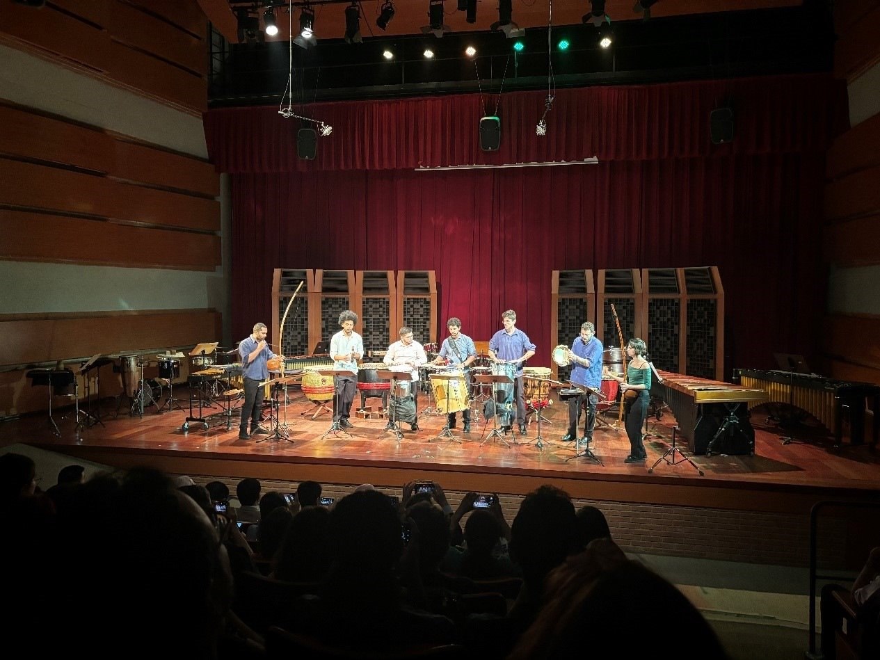 圣保羅州立大學(xué)藝術(shù)學(xué)院打擊樂(lè)團(tuán)在活動(dòng)上表演精彩的節(jié)目。 圣保羅州立大學(xué)孔子學(xué)院供圖