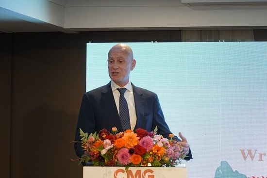 澳大利亞旅游局東半球市場(chǎng)及國(guó)際航司業(yè)務(wù)執(zhí)行總經(jīng)理何安哲在活動(dòng)上致辭。張舒惠攝