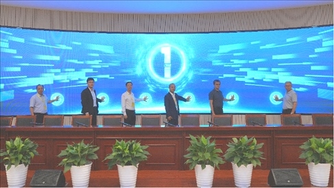 參會(huì)領(lǐng)導(dǎo)嘉賓現(xiàn)場(chǎng)啟動(dòng)路演活動(dòng)。北京工商大學(xué)供圖