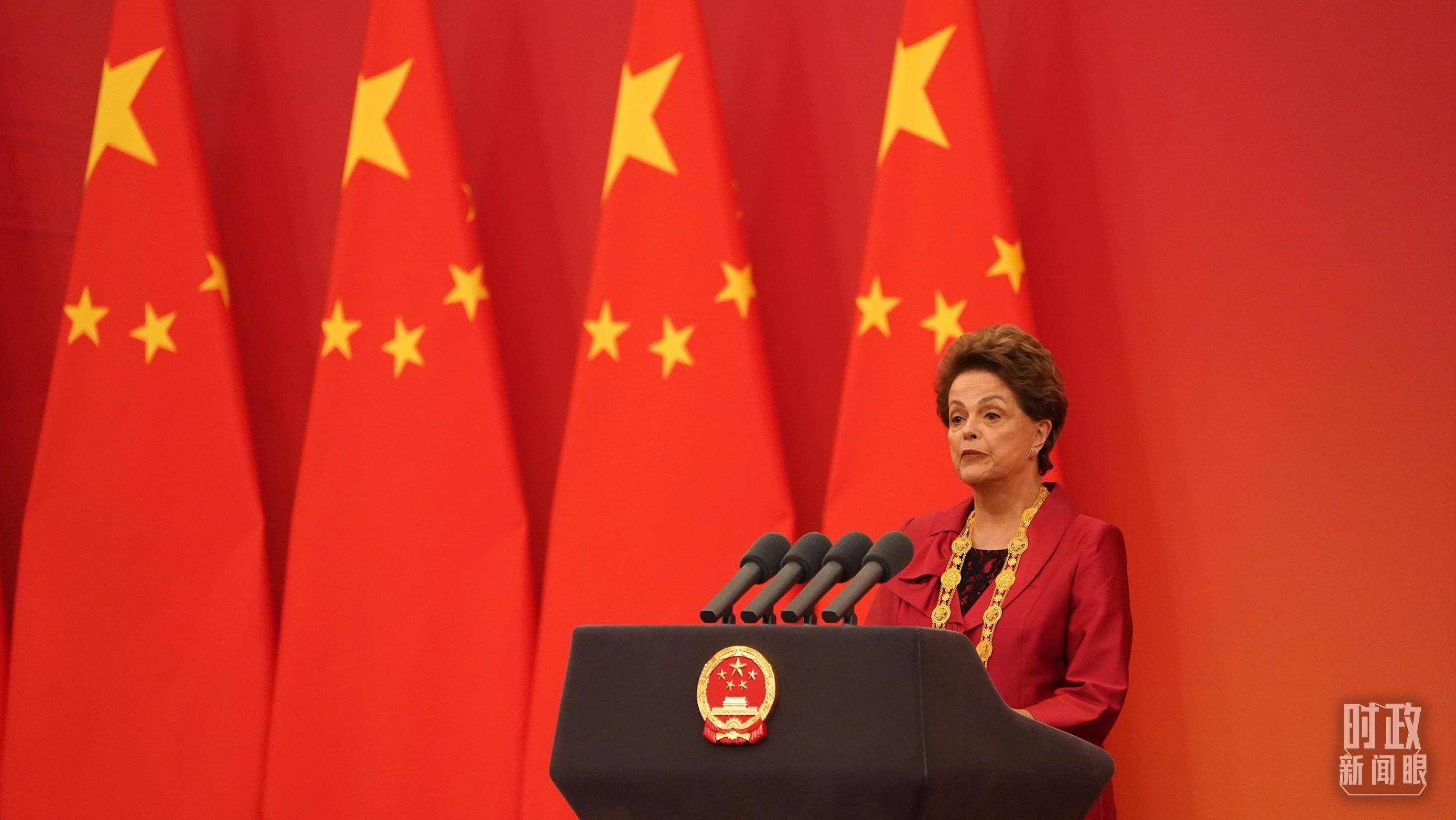 “友誼勛章”獲得者迪爾瑪·羅塞芙在頒授儀式上發(fā)言。（總臺記者李晉拍攝）