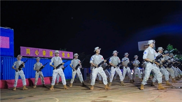 刺殺操展示氣勢(shì)沖天。孫千攝