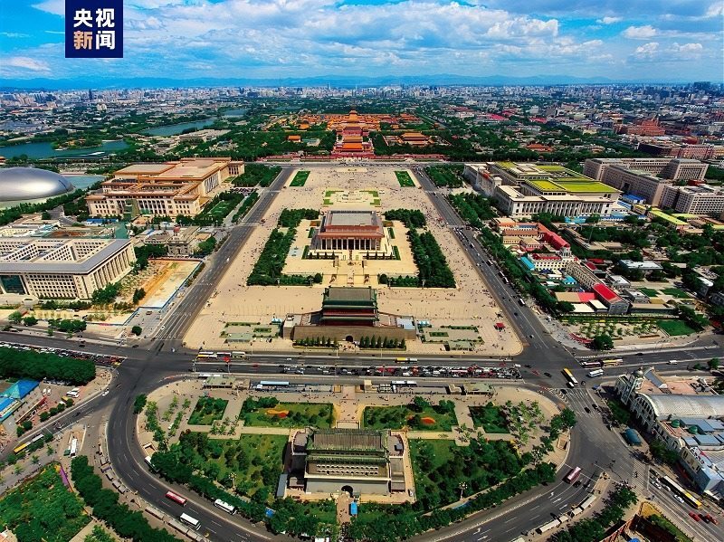 △全長7.8公里的北京中軸線上，分布有鐘鼓樓、景山、故宮等15處遺產(chǎn)構(gòu)成要素。