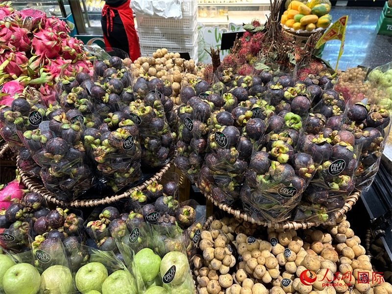 泰國(guó)超市售賣的山竹。人民網(wǎng)記者 簡(jiǎn)承淵攝