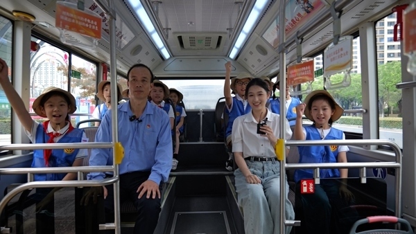 江蘇省太倉市總工會舉行“坐上勞模‘專線’跟著榜樣看太倉”直播活動。江蘇省總工會供圖