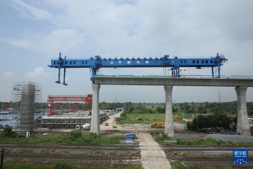 這是10月11日拍攝的位于泰國大城府的中泰高鐵項目4-3標段施工現(xiàn)場。新華社記者 孫瑋彤 攝