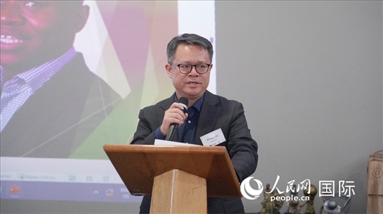 中國駐南非使館經(jīng)商處參贊邱忠義發(fā)言。 人民網(wǎng) 張茜攝