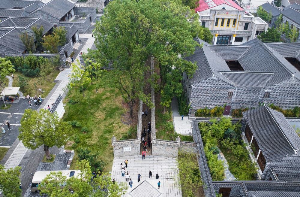 ↑位于安徽省桐城市的六尺巷。