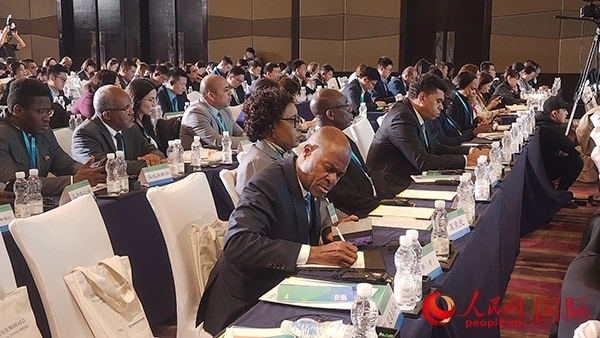 與會(huì)來(lái)賓在認(rèn)真記錄。人民網(wǎng)記者 萬(wàn)宇攝