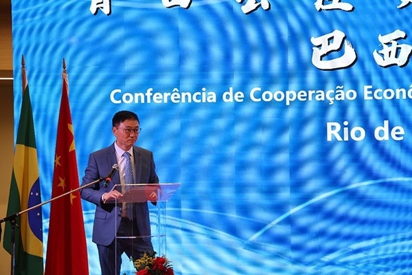 浙江省僑聯(lián)副主席兼巴西華人文化交流協(xié)會榮譽主席尹霄敏在活動現(xiàn)場致辭。人民網(wǎng)記者 陳海琪攝