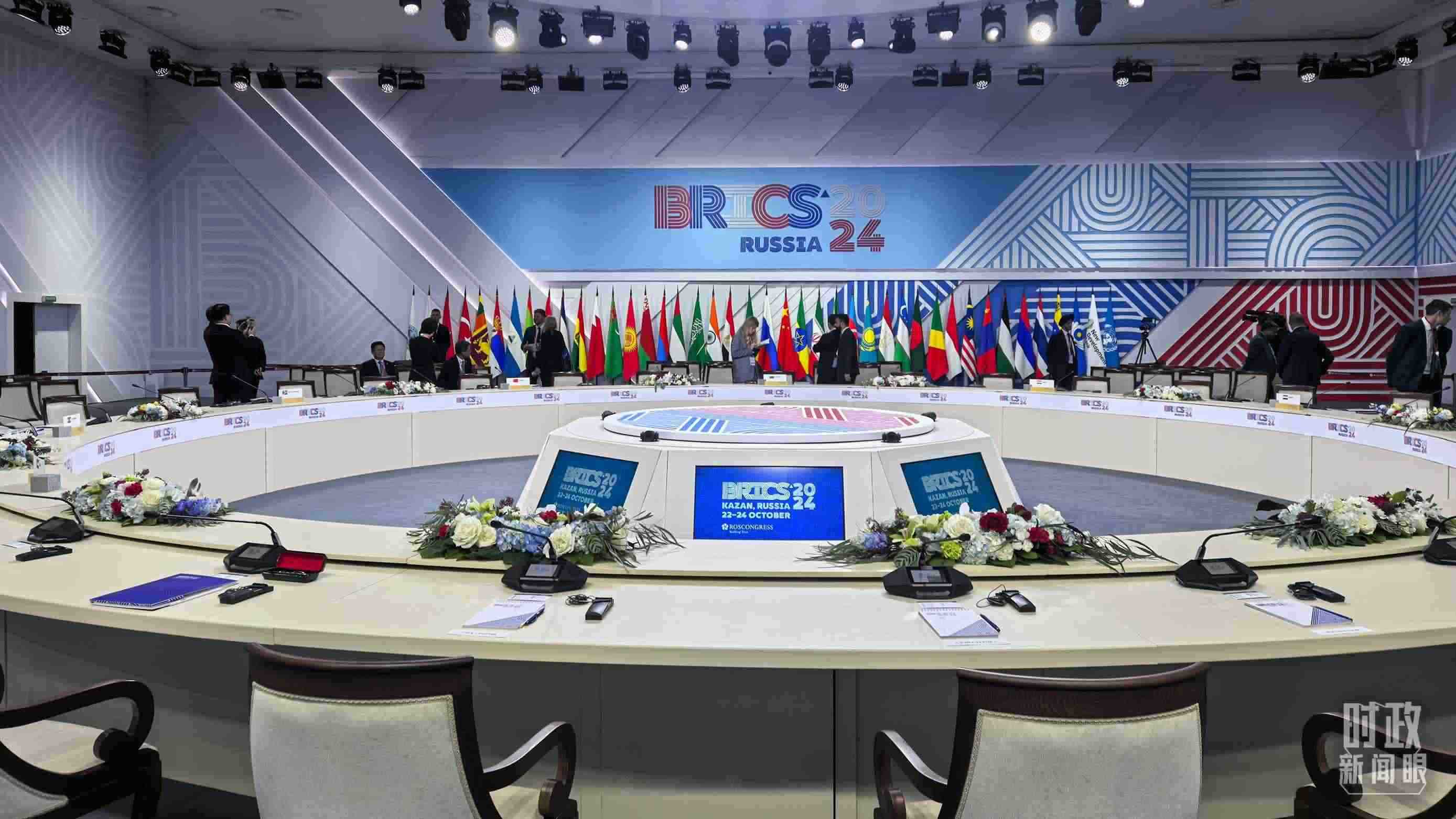 △ 金磚國家領(lǐng)導(dǎo)人大范圍會(huì)議開始前。（總臺(tái)央視記者程鋮拍攝）