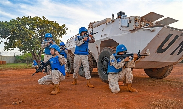 保持防衛(wèi)警戒。孫千攝