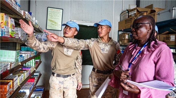 核查儲存藥品。王軍杰攝