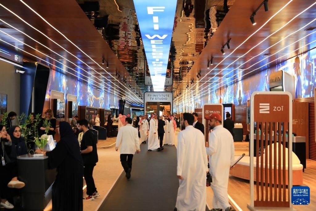 10月31日，在沙特阿拉伯首都利雅得，人們參加第八屆沙特“未來投資倡議”大會。新華社記者 隋先凱 攝