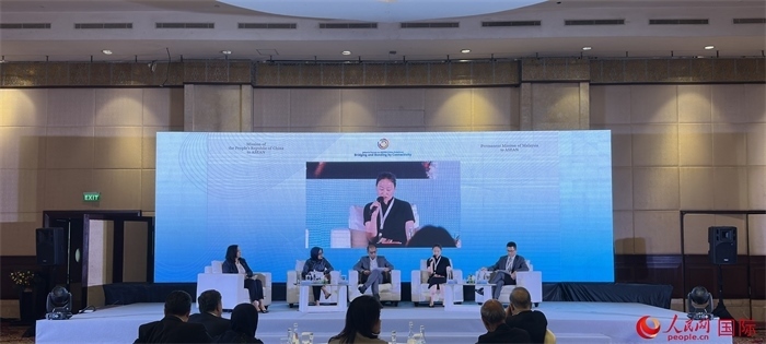 “企業(yè)對(duì)中國(guó)東盟互聯(lián)互通的責(zé)任與貢獻(xiàn)”分議題討論現(xiàn)場(chǎng)。人民網(wǎng)記者 曹師韻攝