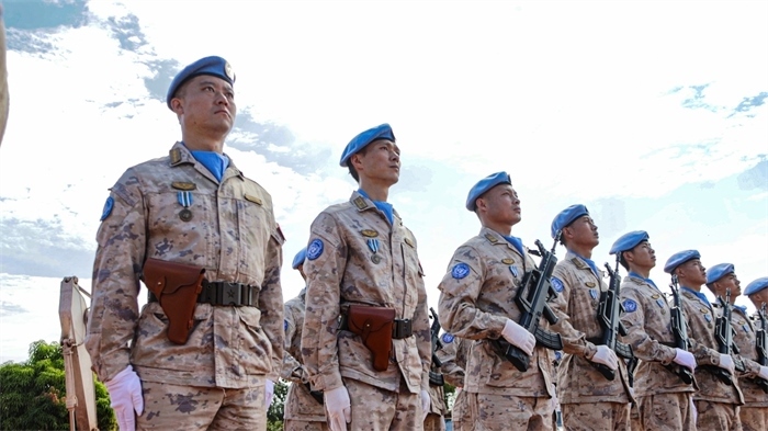 維和官兵整齊列隊。鄧原淘攝