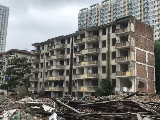 圖為拆遷中的合肥儀表廠宿舍。 合肥市蕪湖路街道 提供