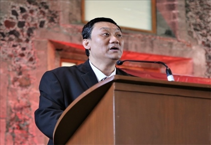 拉美分社負(fù)責(zé)人苗野主持慶?；顒?dòng)。主辦方供圖