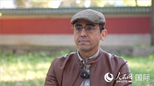 巴西漢學(xué)家喬治·西內(nèi)迪諾（中文名“沈友友”）。人民網(wǎng)記者 劉寧攝