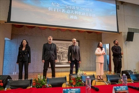 發(fā)布會現(xiàn)場，主創(chuàng)表演音樂劇片段。主辦方供圖