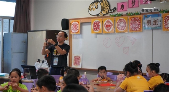 剪紙教學(xué)。主辦方供圖