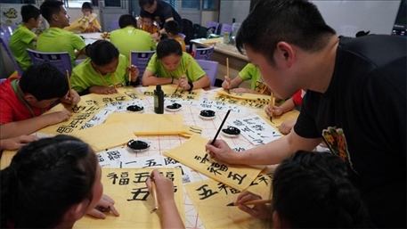 書法教學(xué)。主辦方供圖