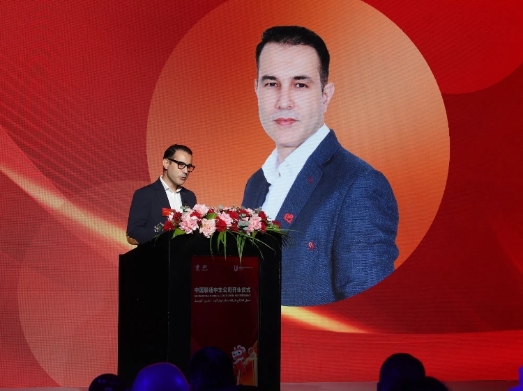 阿聯(lián)酋電信公司國(guó)際漫游與物聯(lián)網(wǎng)業(yè)務(wù)負(fù)責(zé)人賈瓦德·本塔賈爾致辭。中國(guó)聯(lián)通中東公司供圖